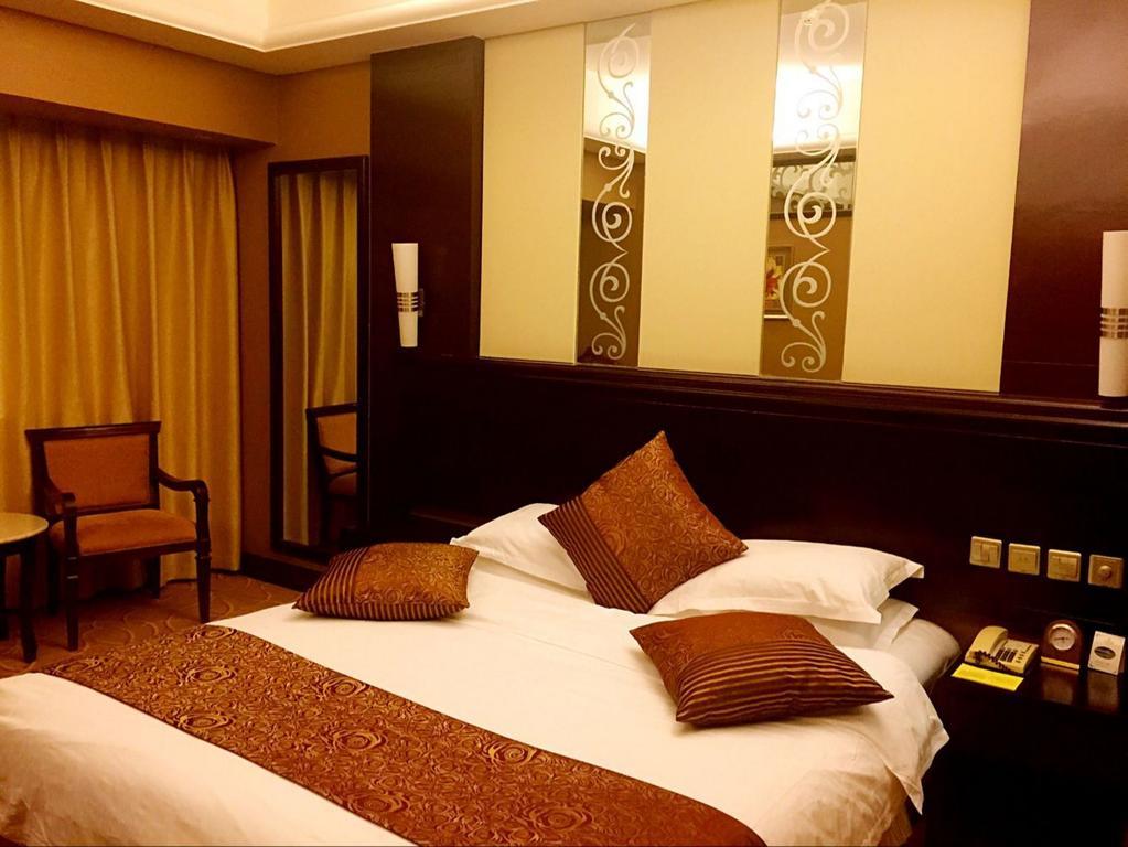 Green Land Hotel Kunming Exterior photo