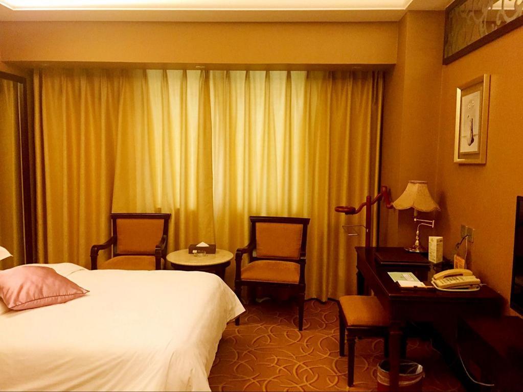 Green Land Hotel Kunming Exterior photo