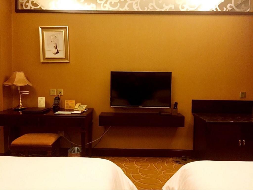 Green Land Hotel Kunming Exterior photo